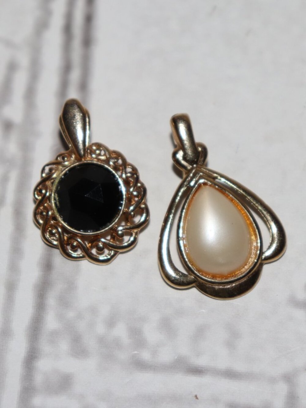 ✨ Vintage Pendant Duo · 1.25" & 1.5"